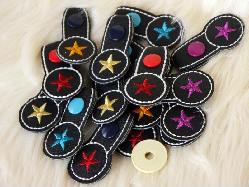 Preview: Stickdatei Schlüsselanhänger Chiptasche ITH Einzeldatei und 4er Set für 10x10cm Stickrahmen S502-02